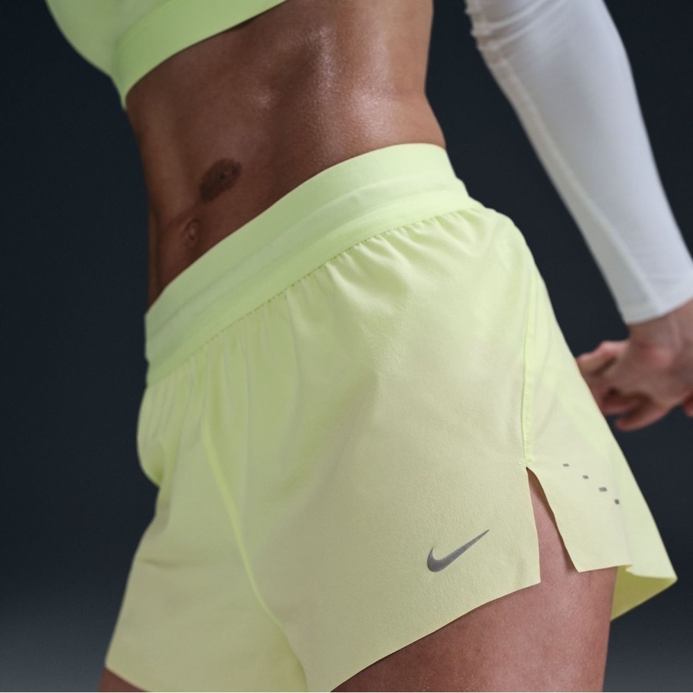 Nike Women's Swift Dri-FIT 2.5" Brief-Lined Running Shorts size Large